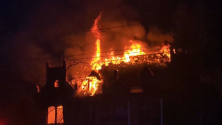 Großeinsatz in Potsdam: Feuerwehr kämpft gegen Villa-Brand