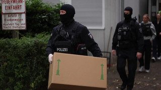 Razzia nach Angriff auf Polizei: Ermittler durchsuchen Häuser