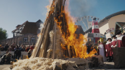 Tausende feiern den Start des Lullusfestes