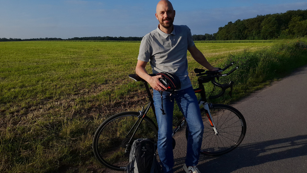 Florian Holzbrecher hat die besondere Spenden-Radtour ins Leben gerufen.