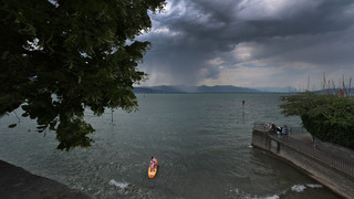 Sieben Menschen von sinkendem Floß auf Bodensee gerettet
