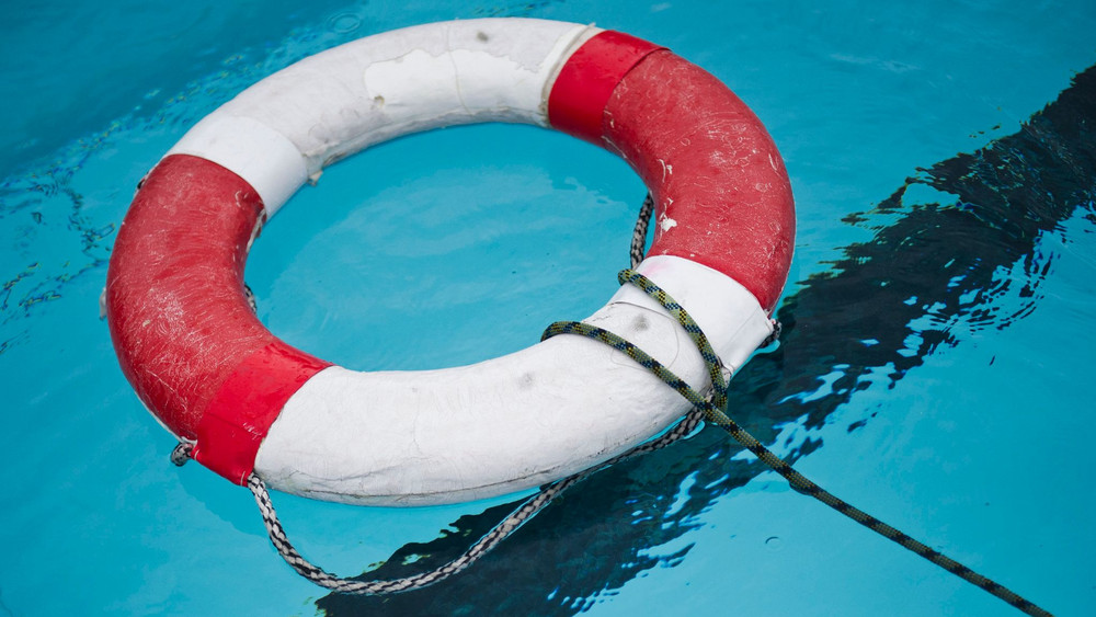 Rettungsring im Freibad