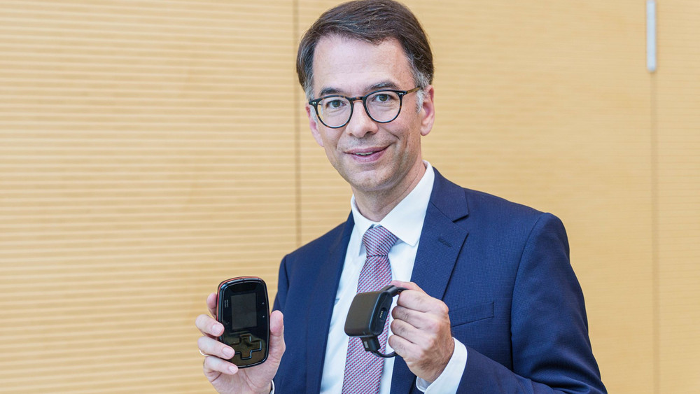 Spanisches Modell der elektronischen Fußfessel