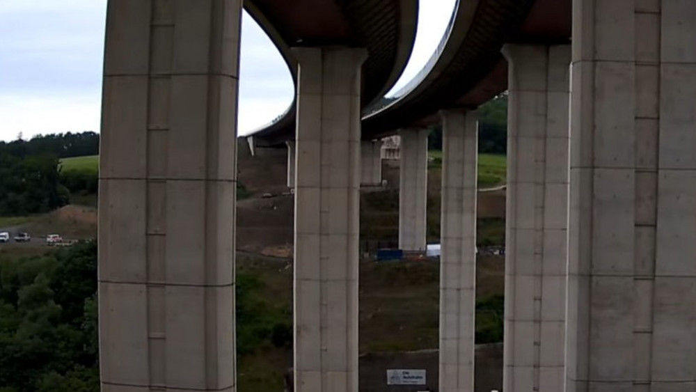 Die alte A45-Brücke bei Rinsdorf wurde vor drei Jahren gesprengt