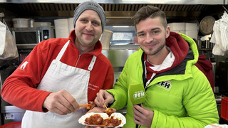 Currywurst Hawaii bei "Hans Wurst" in Kassel  - schmeckt's?