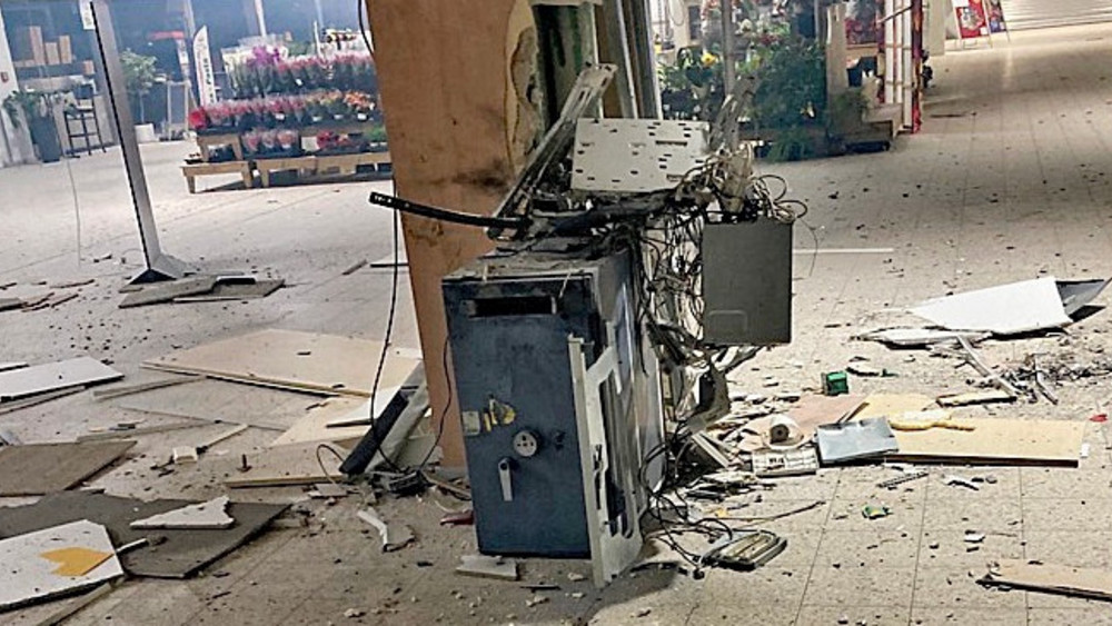 Trümmerfeld nach einer Geldautomaten-Sprengung in einem Einkaufszentrum