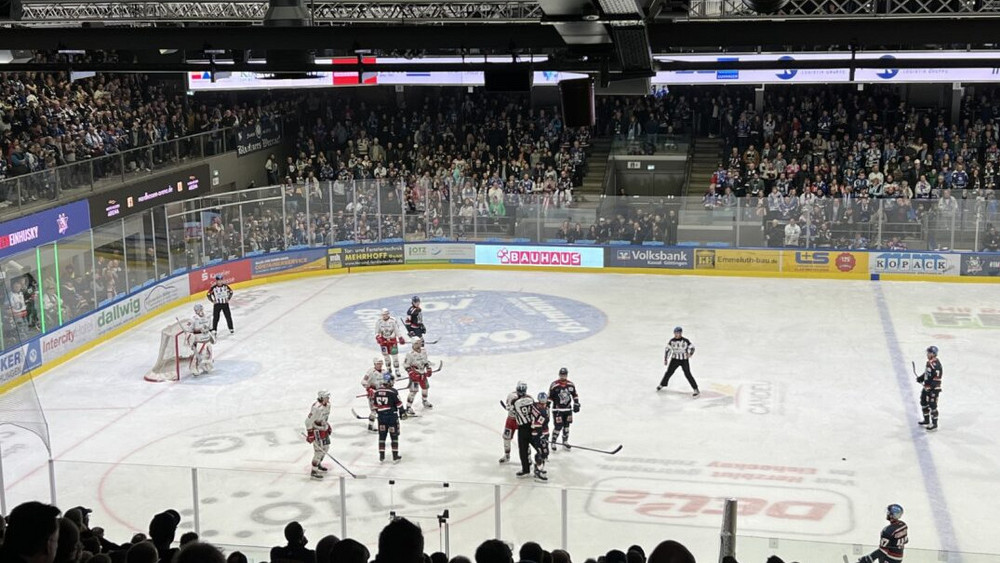 Die Kassel Huskies verlieren mit 2:5 in Spiel 5 gegen Regensburg.