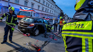 An Kreuzung in Fulda: Motorradfahrer bei Unfall schwer verletzt