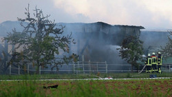 Großer Brand in Werkstatt: Helfende Passanten ins Krankenhaus gebracht