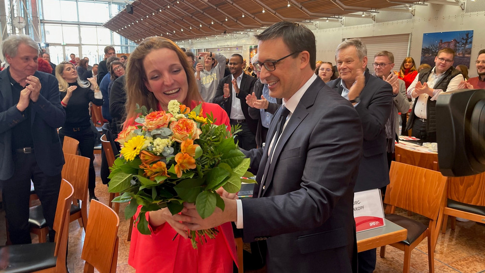 Die neue Generalsekretärin Josefine Koebe mit dem neuen SPD-Landesvorsitzenden Sören Bartol.