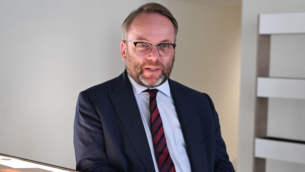 Hessens Kulturminister Timon Gremmels (SPD) bei der dpa