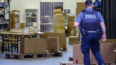 Großrazzia wegen Mogel-Handys in Europa