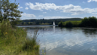 Unbekannter spricht Kind am Aartalsee an - Zeugen gesucht