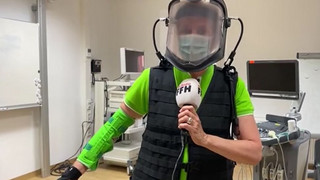 Altersanzug lässt Medizinstudenten die Mühsal des Alters erahnen