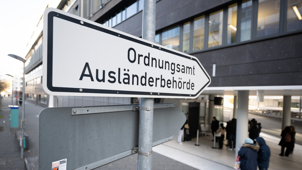 Seit Monaten herrscht Chaos in der Frankfurter Ausländerbehörde. Ab heute soll sich das mit einer neuen, völlig überarbeiteten Webseite ändern und entspannen.
