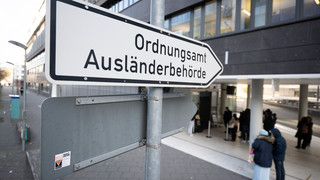 Verdacht gegen Ausländeramt Bad Homburg: Aufenthalt für Straftäter?