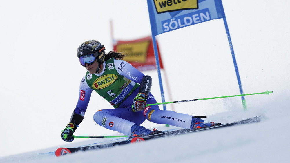 Federica Brignone gewinnt in Sölden den ersten Riesenslalom der Saison.