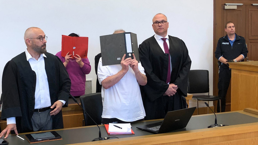 Das Landgericht Gießen hat das Vermieterpaar zu lebenslanger Haft mit Feststellung der besonderen Schwere der Schuld verurteilt. 