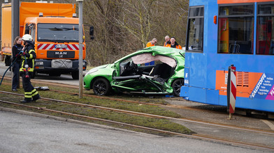 Unfall mit Straßenbahn in Kassel: Autofahrer schwer verletzt