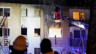Toter bei Feuer in Mehrfamilienhaus in Wiesbaden-Dotzheim