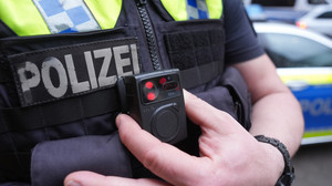 Willingen: 24-Jähriger bedroht Familie mit Waffe auf Autofahrt