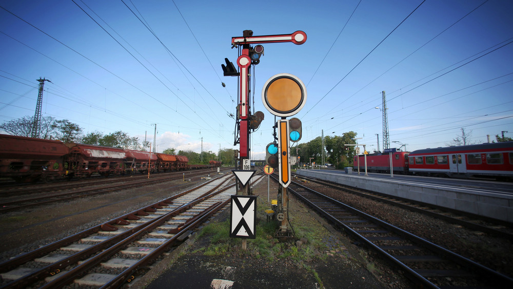 Probleme am Bahnhof Hanau verursacht ein entgleister Güterwaggon