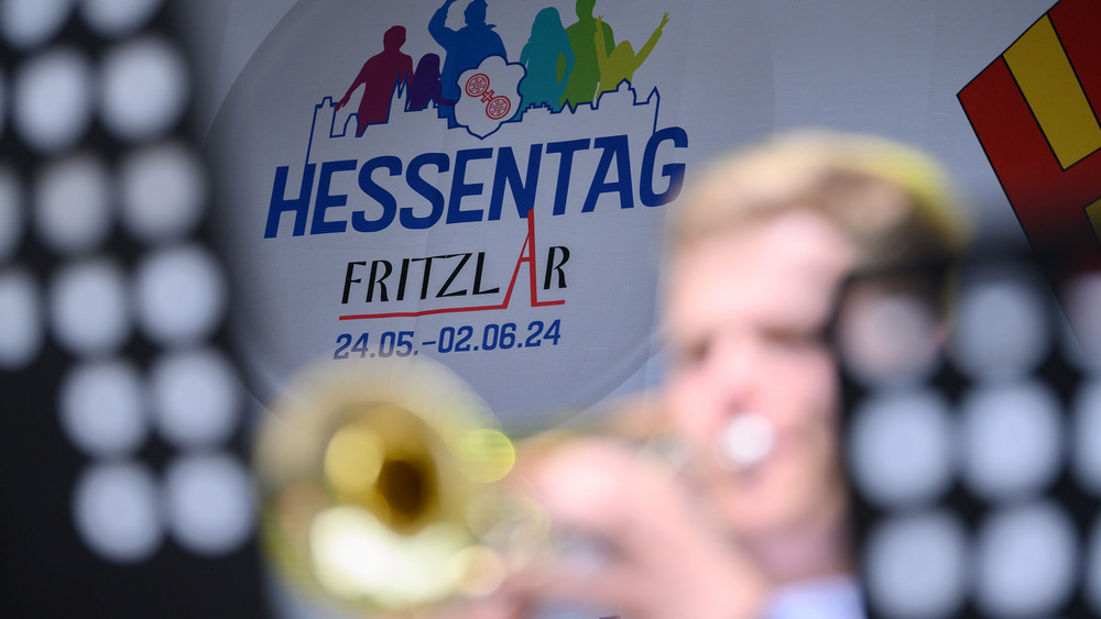 Bislang haben die meisten Menschen in Fritzlar beim Hessentag laut Polizei friedlich gefeiert.
