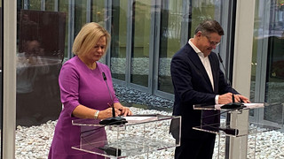 CDU und SPD in Hessen unterzeichnen Koalitionsvertrag