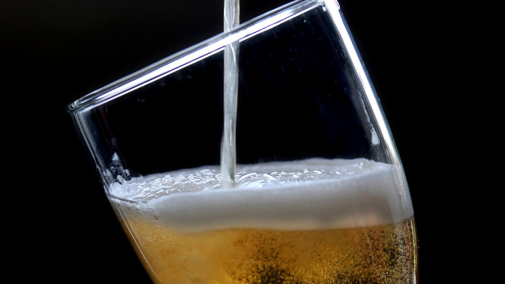 Biertrinker müssen sich künftig häufiger auf Preiserhöhungen einstellen - damit rechnet die Bitburger Braugruppe.