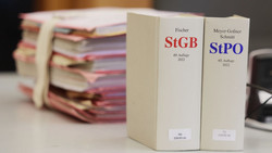 Zwei junge Frankfurter wegen versuchtem Mord an Polizisten angeklagt