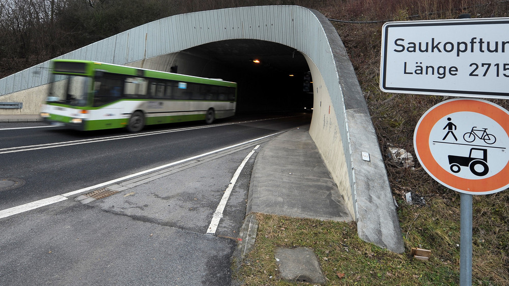 Der Eingang des Saukopftunnels  auf der Baden-Württembergischen Seite bei Weinheim an der Bergstraße. In dem Tunnel ist ein Kind im Auto auf die Welt gekommen.