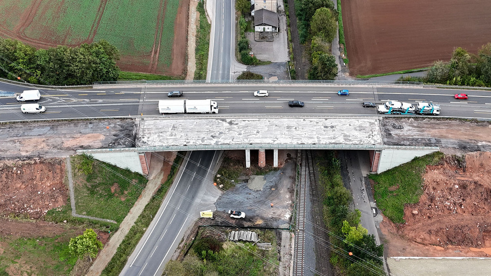 Für den Abriss der A7-Brücke in Richtung Norden muss die B62 von Freitagabend bis voraussichtlich Montagfrüh gesperrt werden.