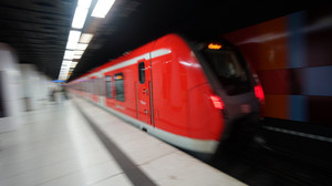 Frankfurt: Frau vor Bahn gestoßen - Täter und Opfer kannten sich nicht