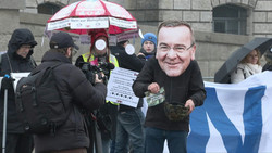 Aktionsbündnis demonstriert gegen Wehrpflicht