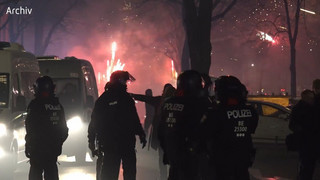 «Pyroexzesse»: 4.300 Polizisten sichern Silvester in Berlin