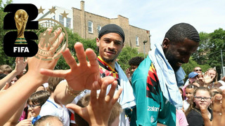 "Fußball war ein Ausweg": Rüdiger und Sané unter Schülern