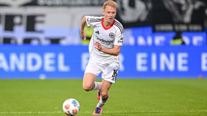 Schock: Hugo Larsson fehlt der Eintracht bis auf weiteres