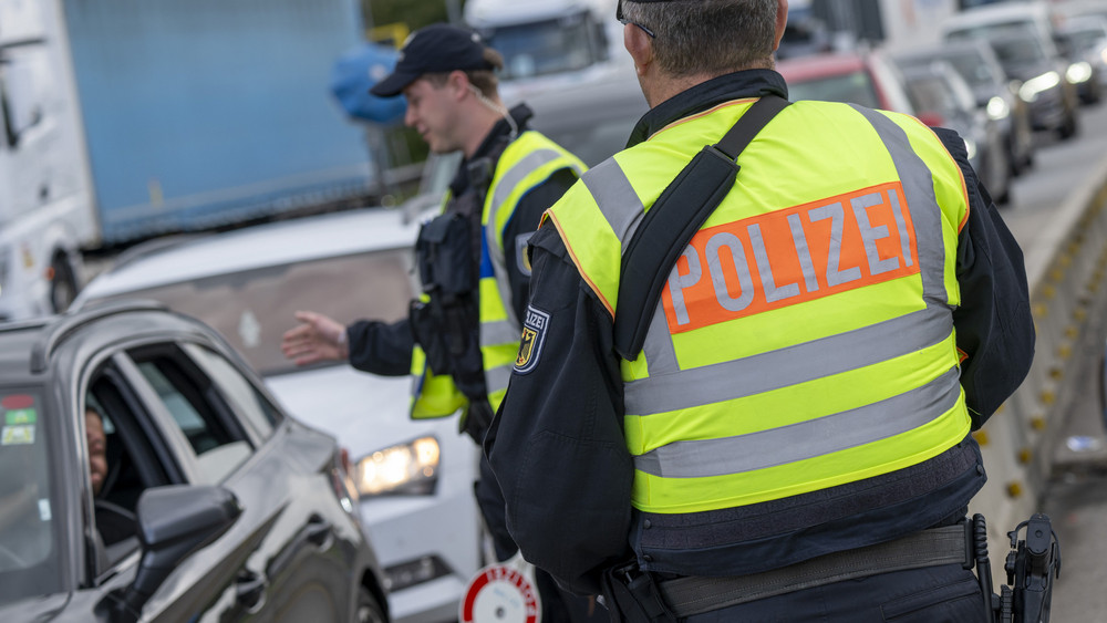 Keine Einigung zwischen Union und Bundesregierung beim Spitzentreffen zur Migration. Dabei ging es vor allem um Grenzkontrollen und Zurückweisungen an den Grenzen (Archivbild).