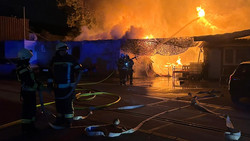Brand in Heusenstamm: Wohnwagen und Wohncontainer in Flammen
