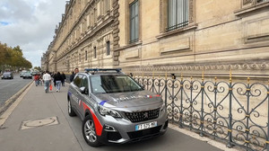 Kunstraub im Louvre: Zwei Festnahmen nach Millionen-Diebstahl