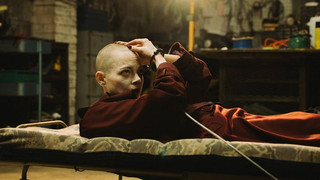 "Bugonia": Hollywood-Superstar Emma Stone mit Glatze