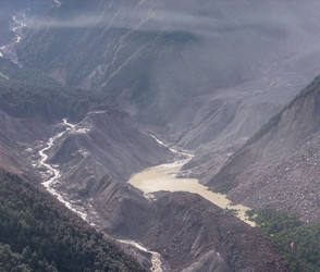 Nepal warnt nach neuem Dammbruch in Katastrophengebiet