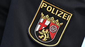 Mann bedroht Fußgänger mit Messer in Mainz