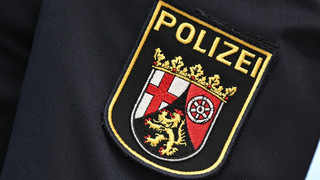 Mann bedroht Fußgänger mit Messer in Mainz