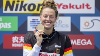 Schwimm-WM in Japan: Leonie  Beck holt Gold im Freiwasser