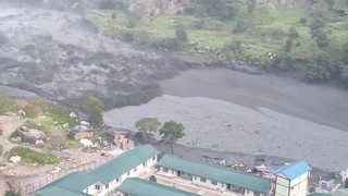 Nepal ordnet Evakuierungen nach Erdrutsch und Flut am Budhi Gandaki an