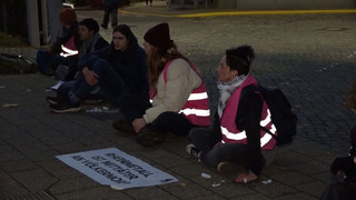 Protest gegen Rüstungsindustrie - Aktivisten blockieren Rheinmetall-Werk in Bremen
