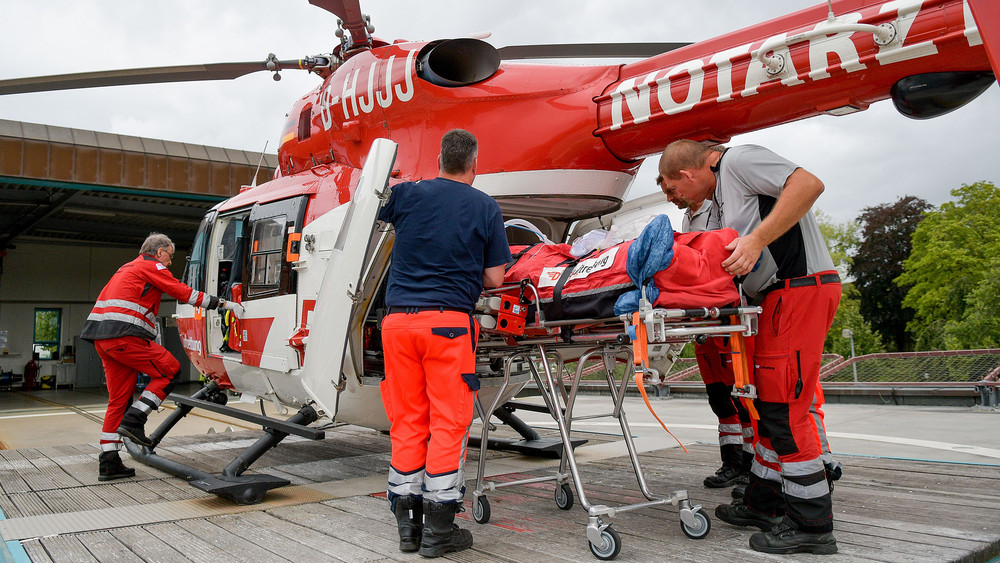 Eine 26-Jährige wurde bei dem Unfall in Schenklengsfeld so schwer verletzt, dass sie mit einem Hubschrauber ins Krankenhaus gebracht werden musste (Symbolbild). 