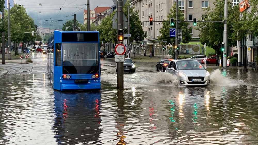 Land unter: Das Unwetter am 22. Juni 2023 hat in Kassel für einen Ausnahmezustand gesorgt.