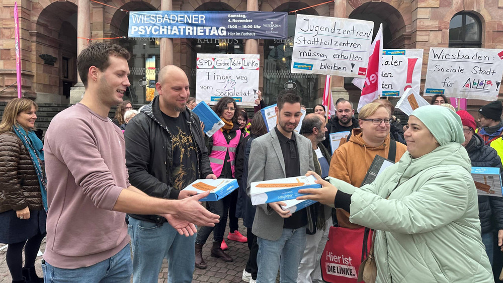 Wiesbaden Rathaus Politiker Initiative Sozial